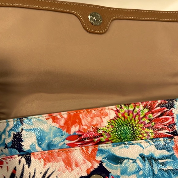 NEW NINE WEST Purse, Over Shoulder or Crossbody, Floral Design. - Picture 5 of 6